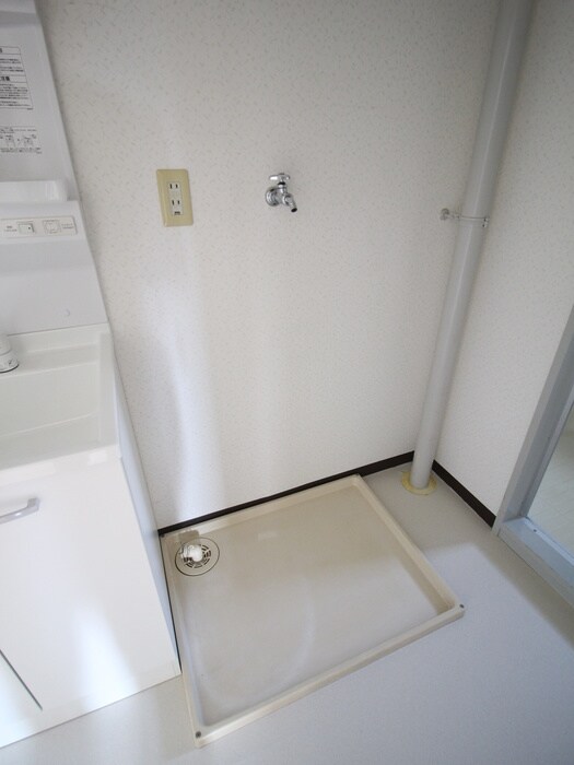 物件内観写真12　(洗濯機置場)