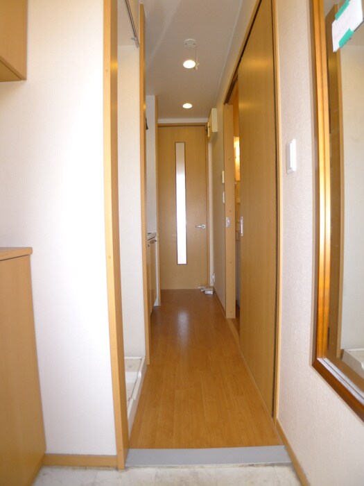 物件内観写真8　(玄関)