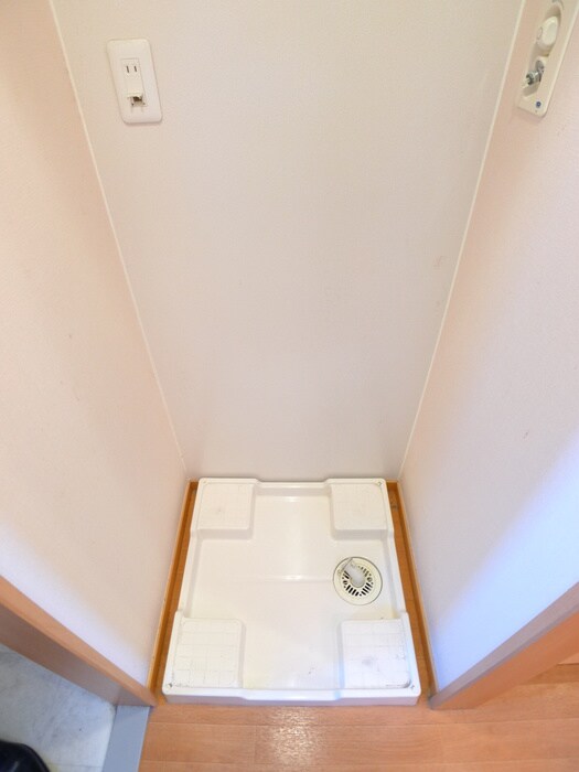 物件内観写真12　(洗濯機置場)