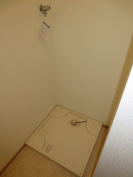 物件内観写真16　(洗濯機置場)