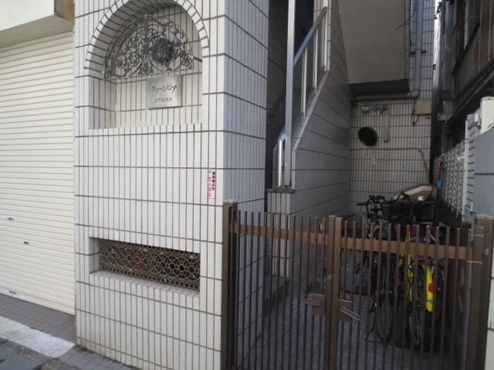 物件外観写真2　(エントランス部分)