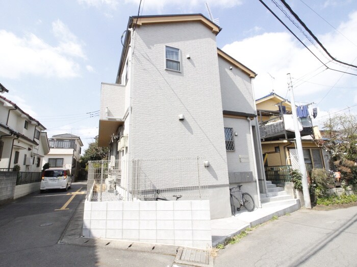 物件外観写真3　(エントランス部分)