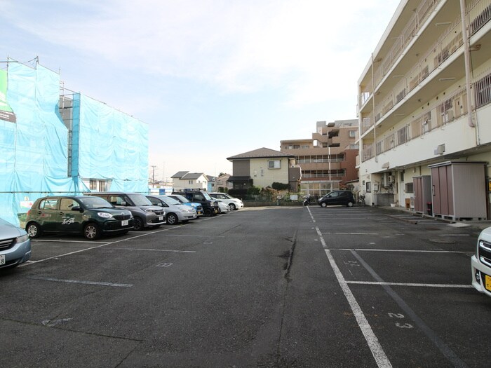 物件外観写真2　(駐車場)