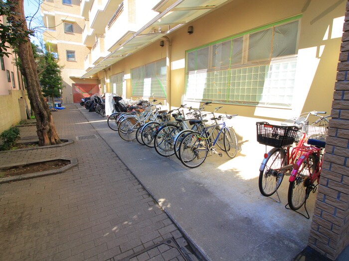 物件外観写真3　(駐輪場)