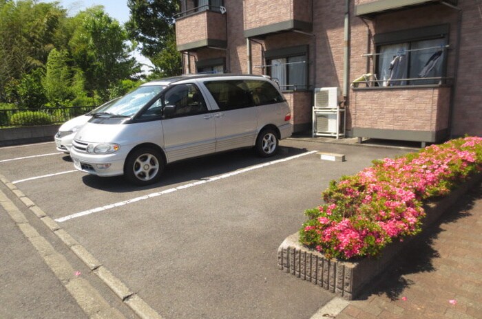 物件外観写真5　(駐車場)