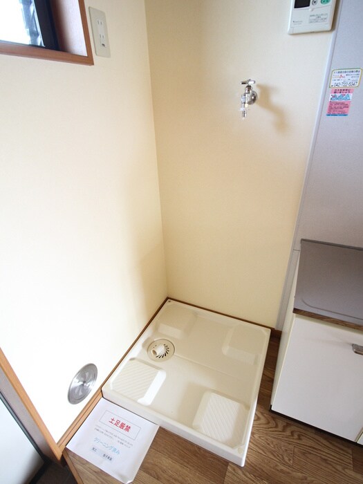 物件内観写真15　(洗濯機置場)