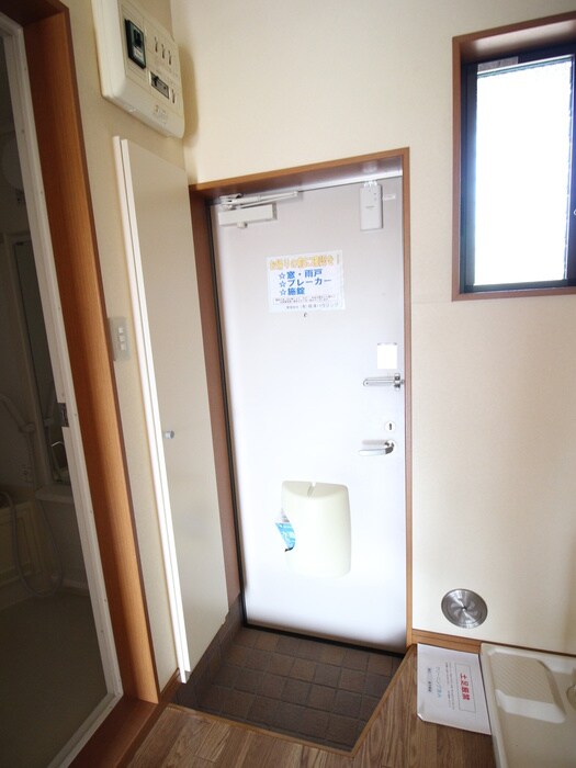 物件内観写真17　(玄関)
