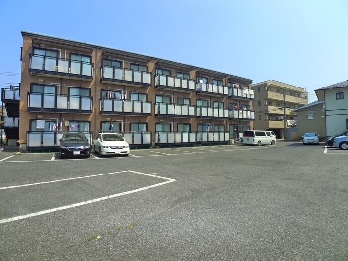 物件外観写真3　(駐車場)