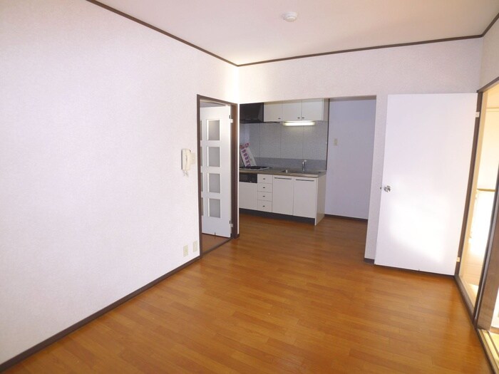 物件内観写真8　(室内からの展望)