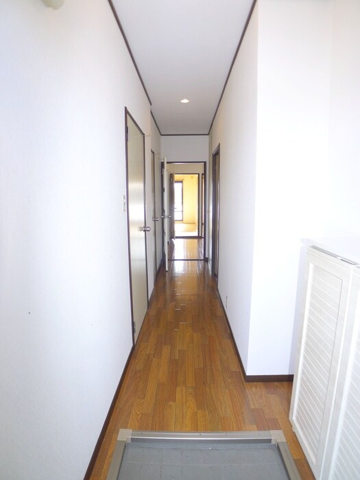 物件内観写真13　(玄関)