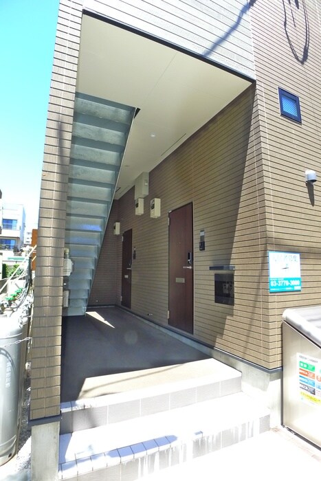 物件外観写真4　(エントランス部分)