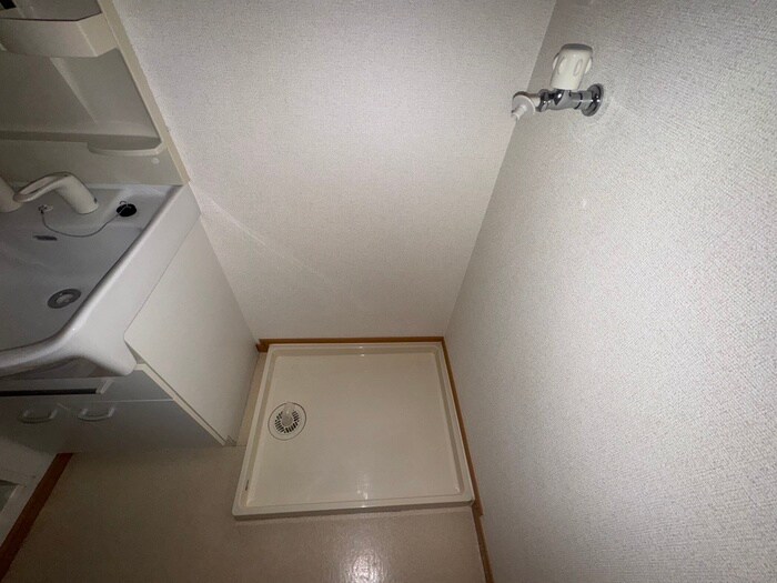 物件内観写真12　(洗濯機置場)