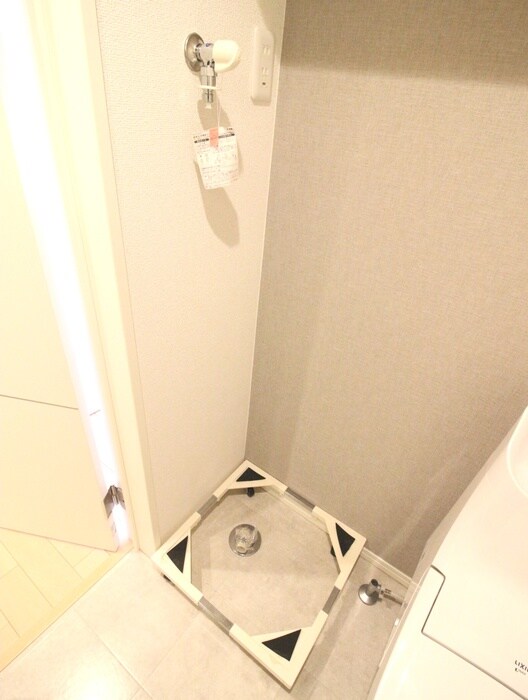 物件内観写真12　(洗濯機置場)