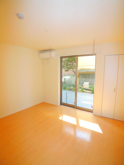 物件内観写真16　(室内からの展望)