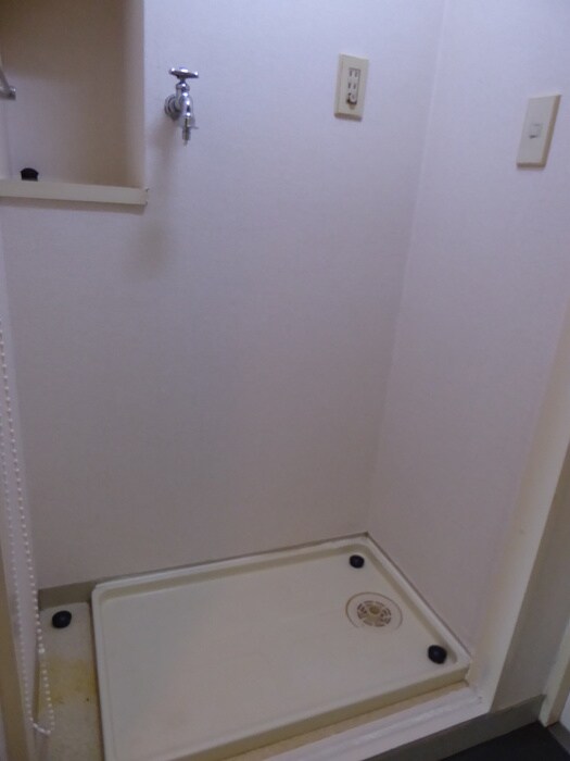 物件内観写真15　(洗濯機置場)