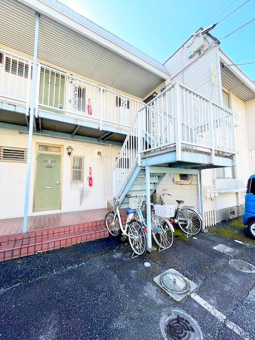 物件外観写真2　(エントランス部分)