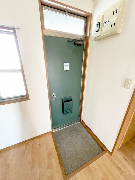 物件内観写真6　(玄関)