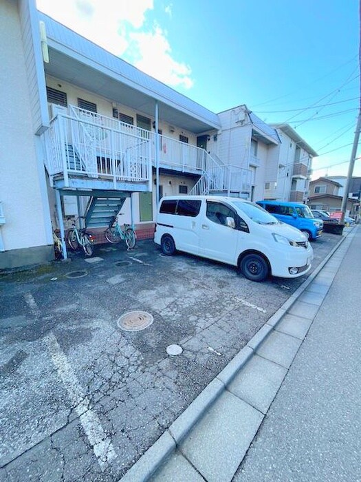 物件外観写真3　(駐車場)