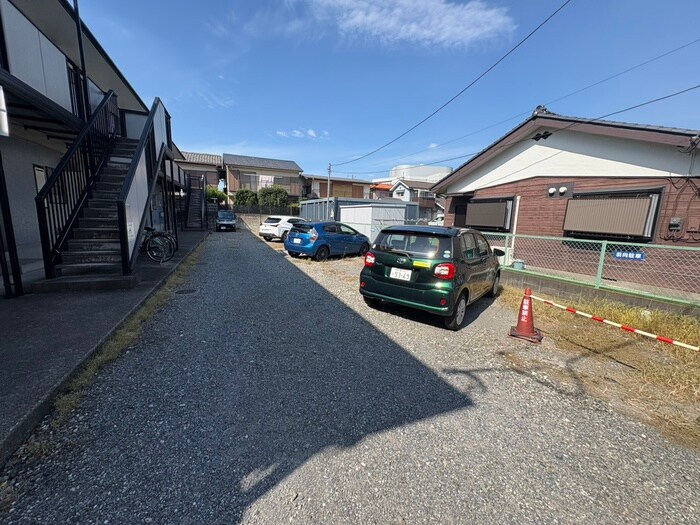物件外観写真5　(駐車場)