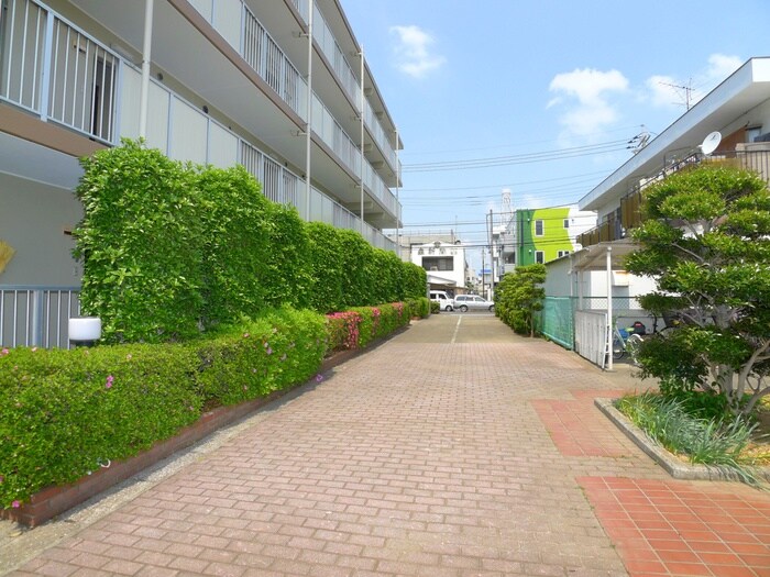 物件外観写真2　(エントランス部分)