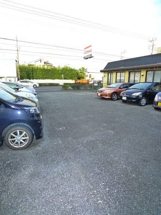 物件外観写真5　(駐車場)