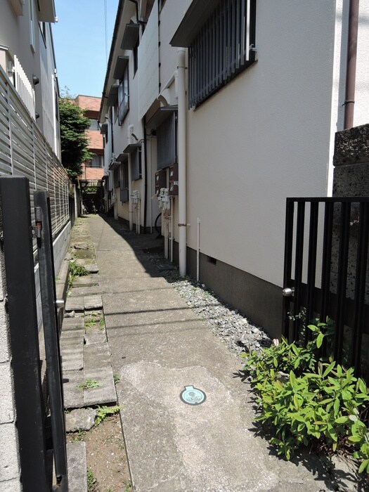 物件外観写真2　(エントランス部分)