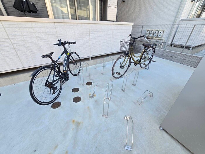 物件外観写真3　(駐輪場)