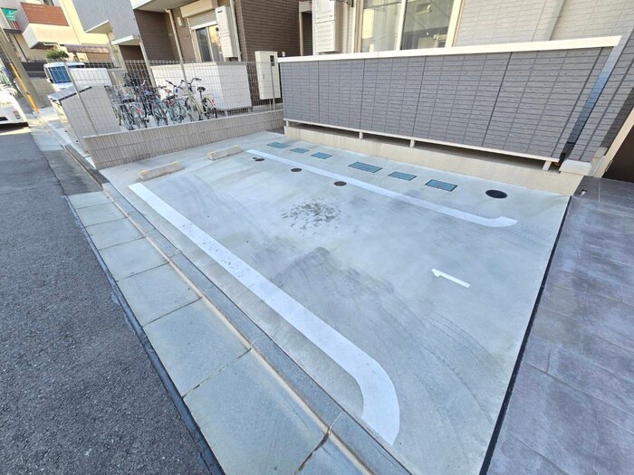 物件外観写真4　(駐車場)