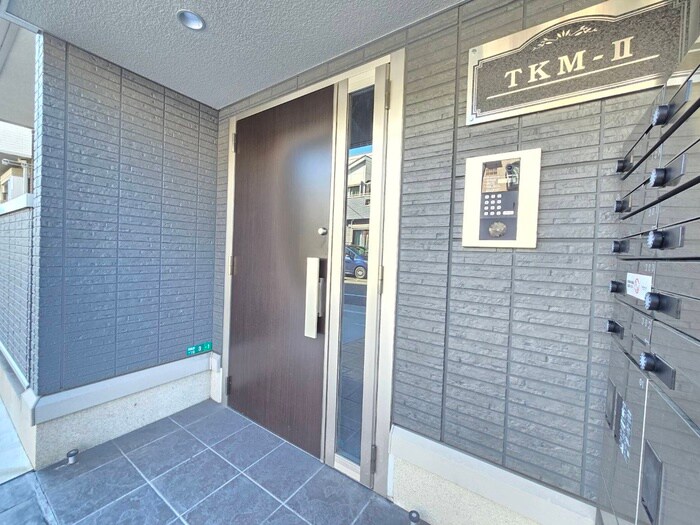 物件外観写真6　(エントランス部分)