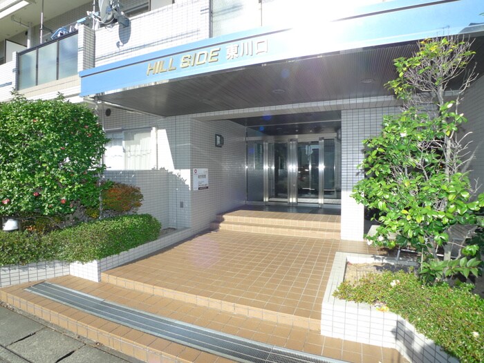 物件外観写真2　(エントランス部分)