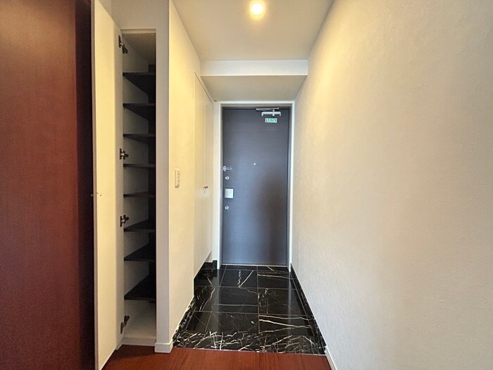 物件内観写真18　(玄関)