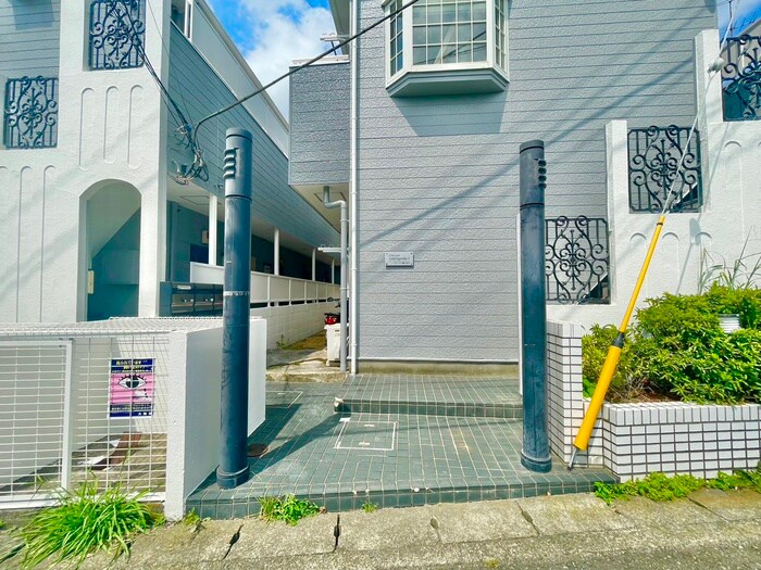 物件外観写真3　(エントランス部分)