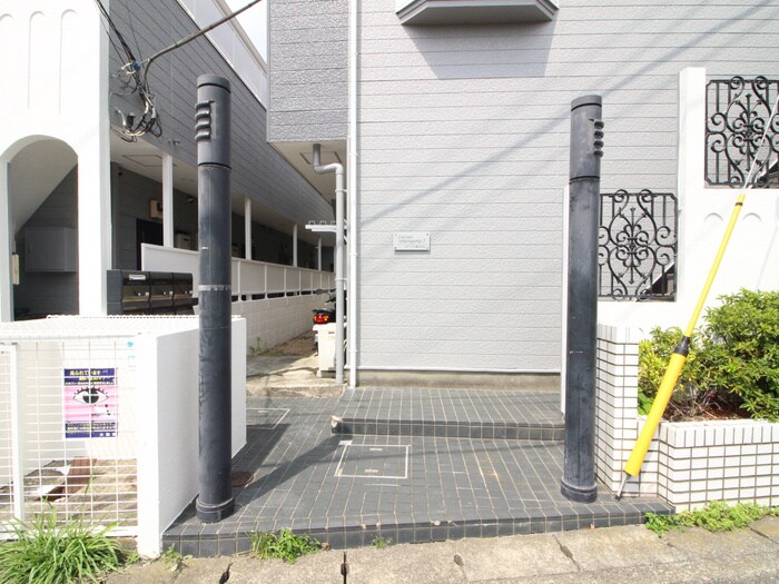 物件外観写真6　(エントランス部分)