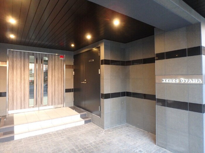 物件外観写真2　(エントランス部分)