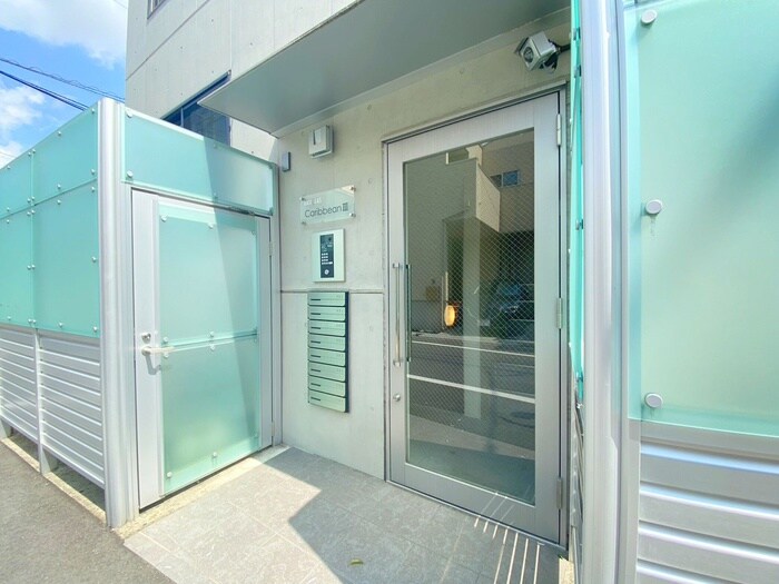 物件外観写真3　(エントランス部分)