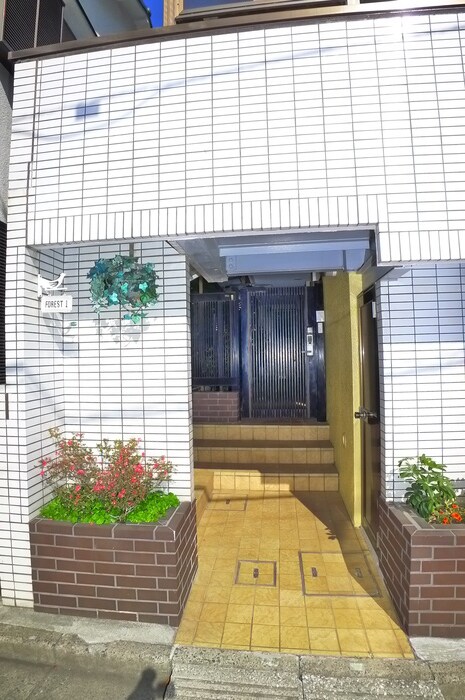 物件外観写真2　(エントランス部分)