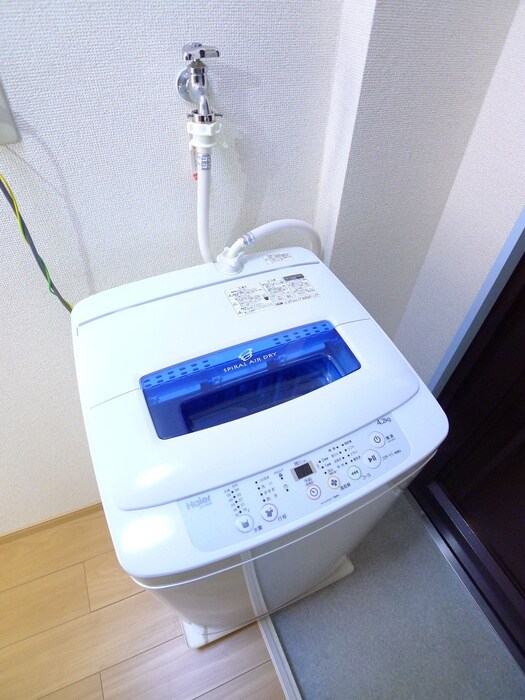 物件内観写真16　(洗濯機置場)