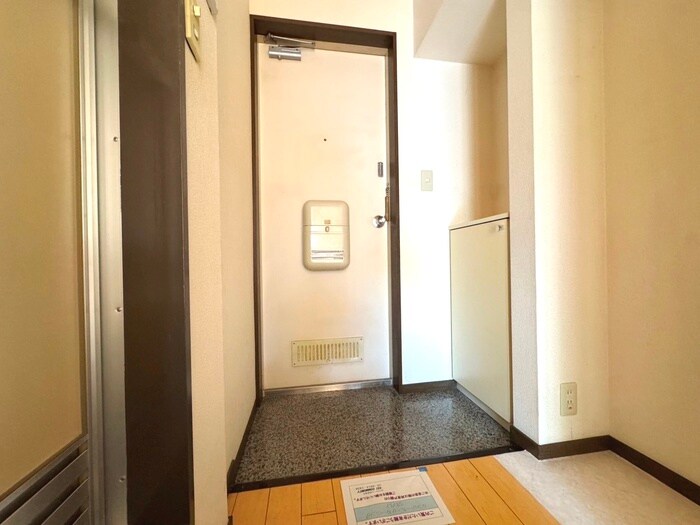 物件内観写真18　(玄関)