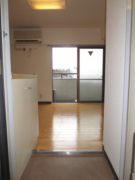 物件内観写真4　(玄関)