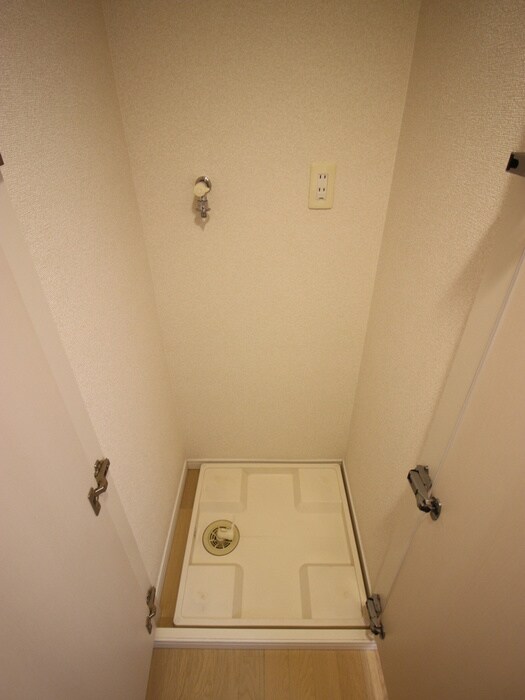 物件内観写真12　(洗濯機置場)