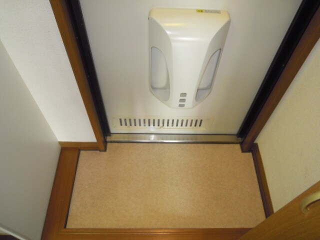 物件内観写真16　(玄関)