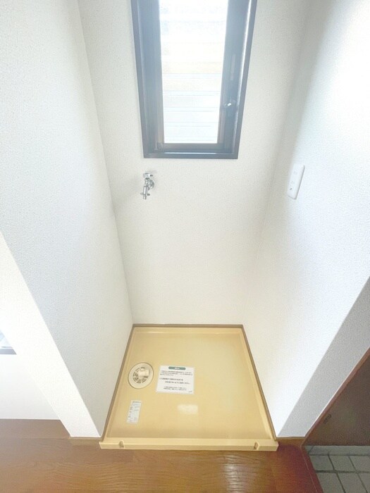 物件内観写真14　(洗濯機置場)