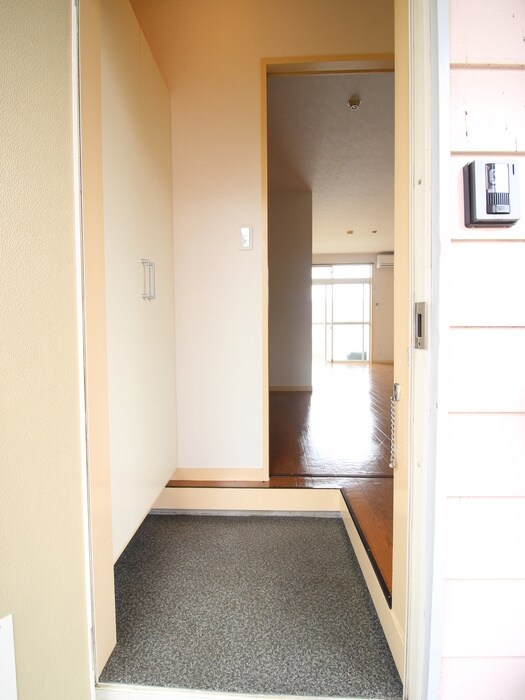 物件内観写真7　(玄関)