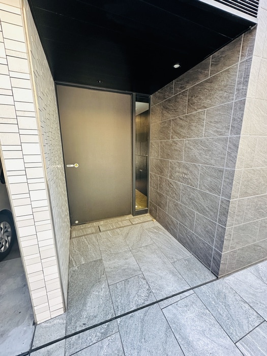 物件外観写真5　(エントランス部分)