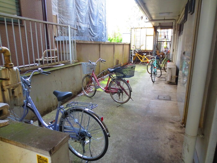 物件外観写真5　(駐輪場)