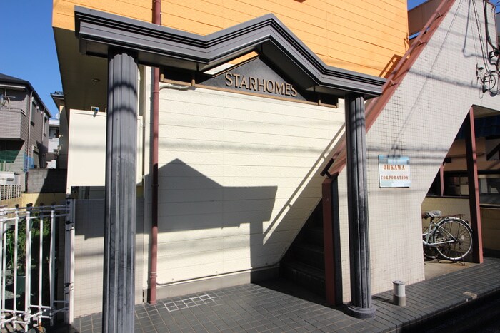 物件外観写真3　(エントランス部分)