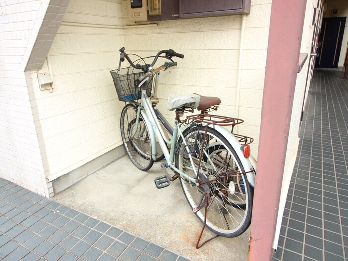物件外観写真6　(駐輪場)