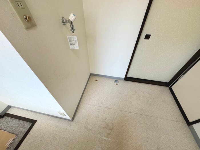 物件内観写真12　(洗濯機置場)