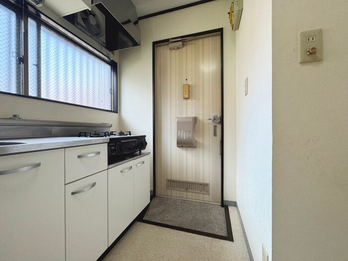 物件内観写真16　(玄関)