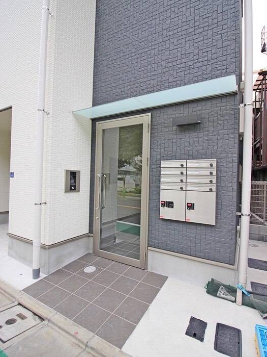 物件外観写真2　(エントランス部分)